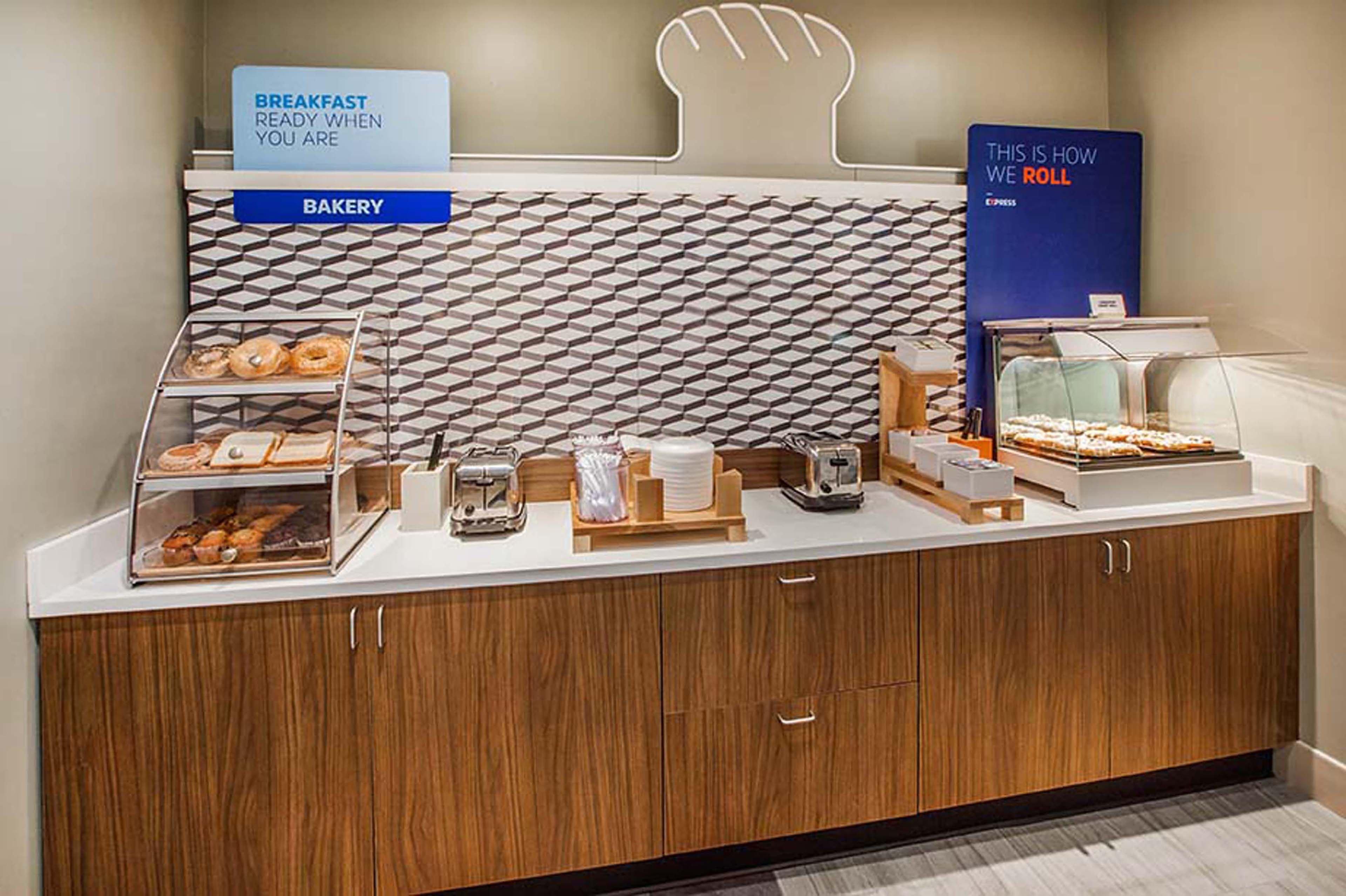 Express Angeles Lax Airport By Ihg