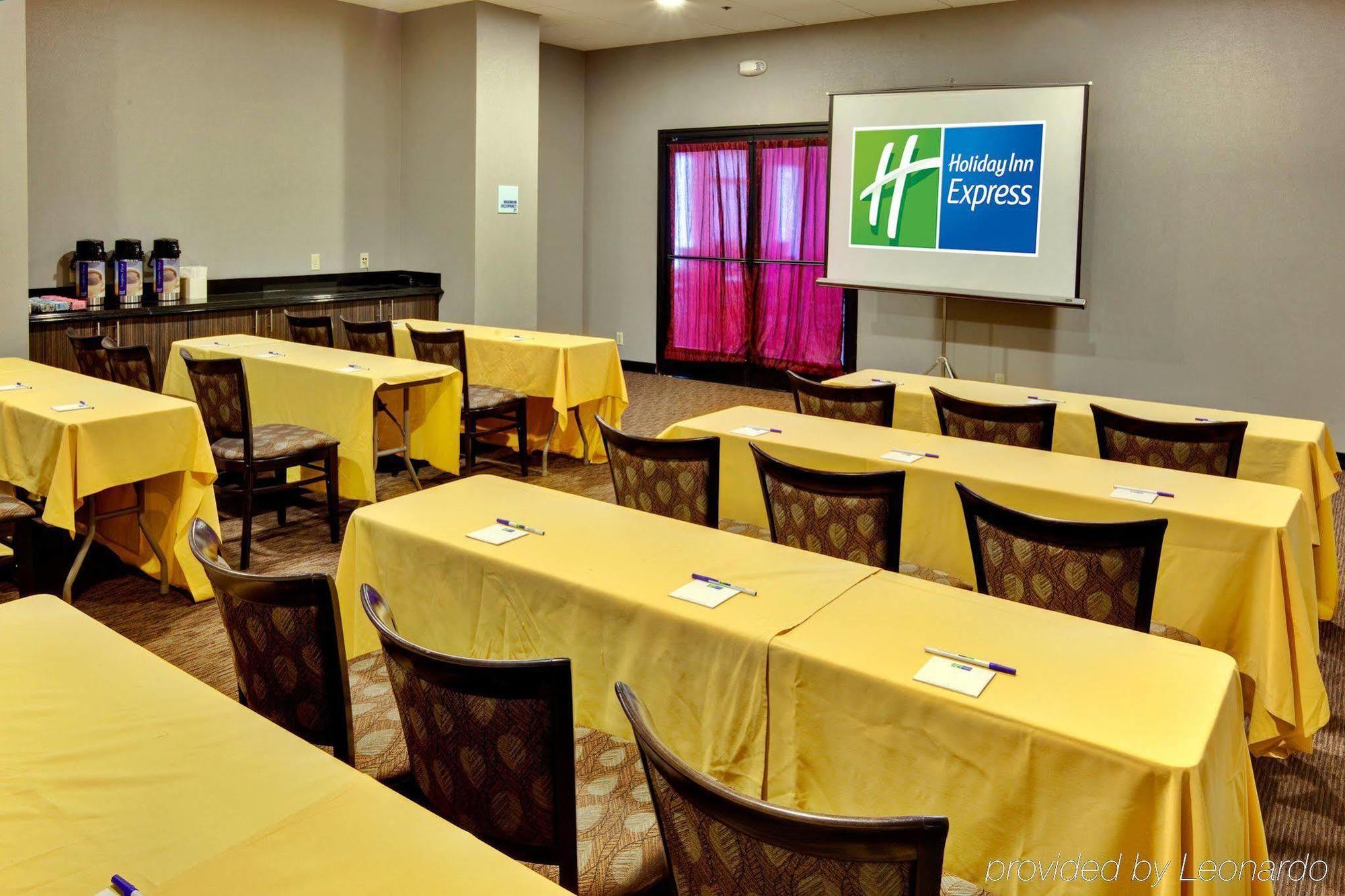 Express Angeles Lax Airport By Ihg Hotel 3*